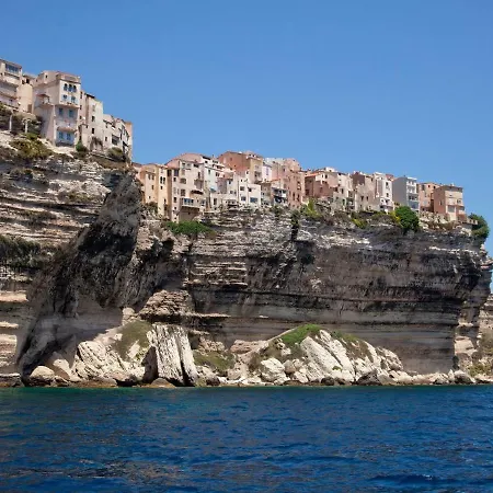 Cosy Holiday With Swimming Pool In Stunning Location Near The Beaches!